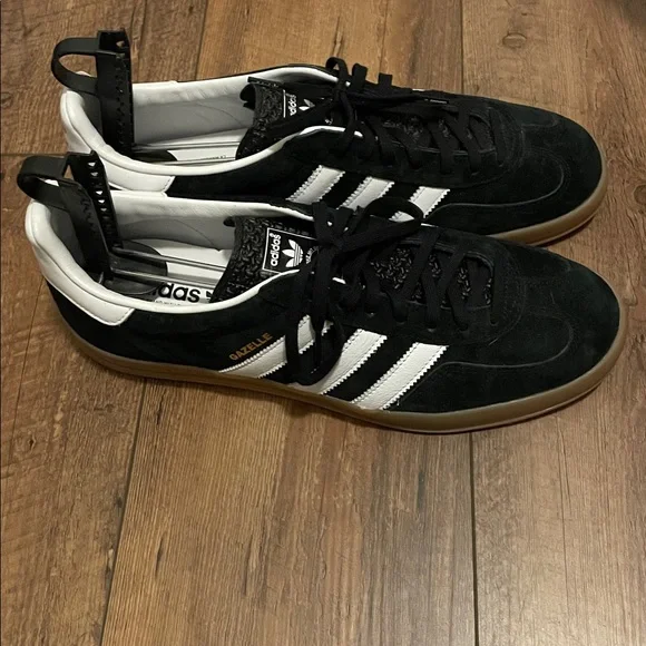 Black and white adidas men’s size 11